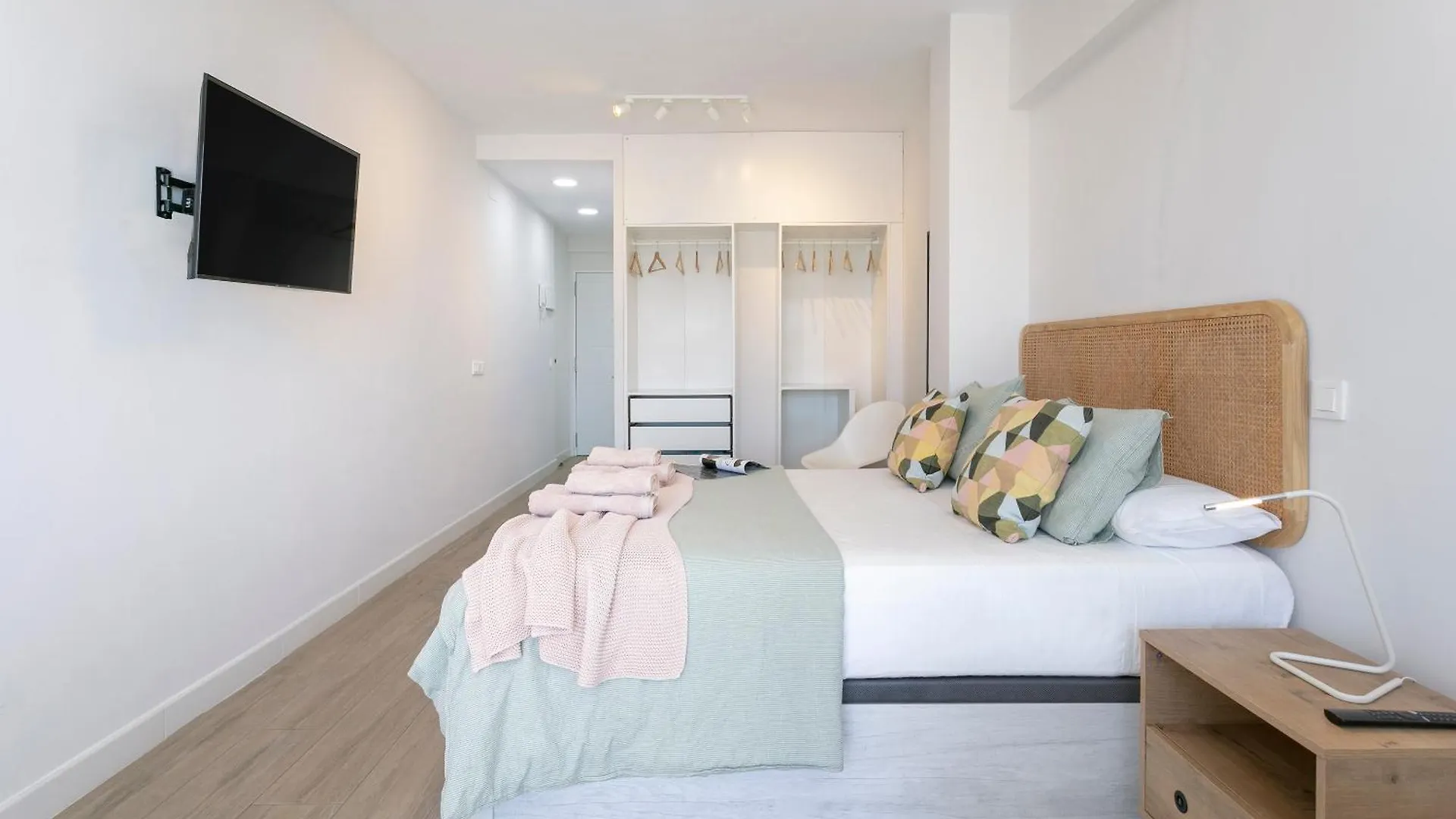 Sunstay Cruz Loft Torremolinos Apartment